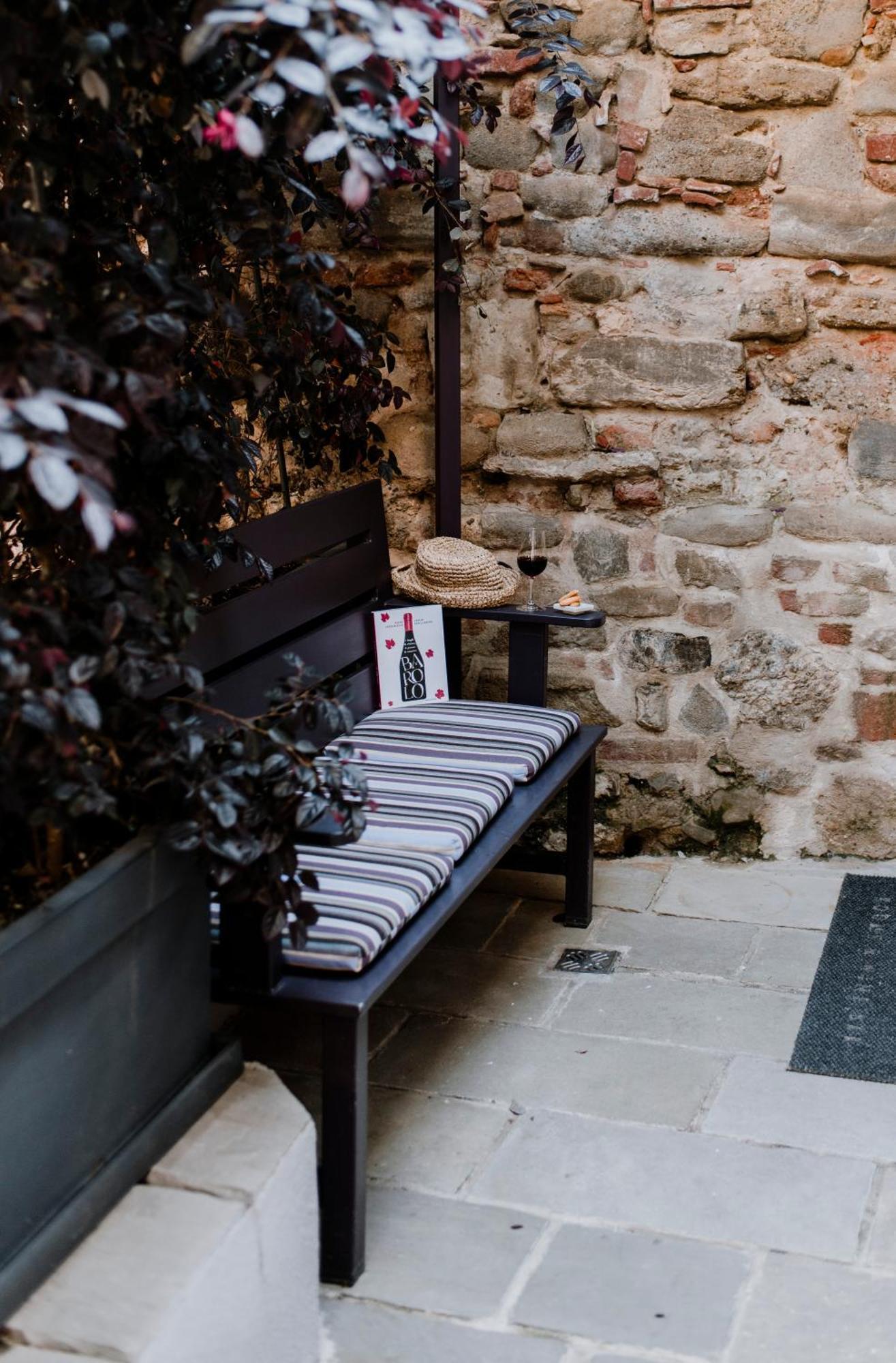 Uve Rooms & Wine Bar La Morra Zewnętrze zdjęcie
